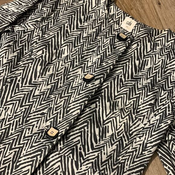 Cabi Lightweight Jacket - Picture 2 of 9